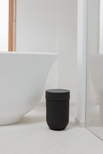 UMBRA kosz na śmieci TOUCH - czarny - obrazek 4