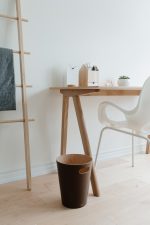 UMBRA kosz na śmieci WOODROW - espresso - obrazek 5