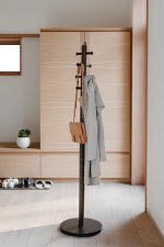 UMBRA wieszak na ubrania PILLAR orzech - obrazek 4