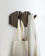 UMBRA wieszak na ubrania PICKET RAIL ciemny orzech - obrazek 4